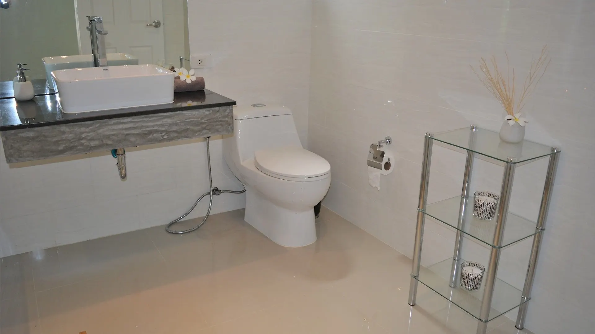 Coconut Bay Club Suite 201 Ko Lanta Hotel